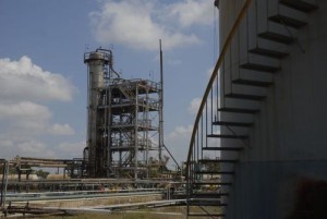La refinería cabaiguanense es la más pequeña de las cuatro plantas existentes en Cuba.