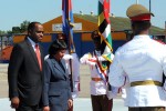 Roosevelt Skerrit, Primer Ministro de Dominica, a su arribo a La Habana. Foto AIN.