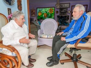 Fidel y Mujica coincidieron acerca de los principales problemas que ponen en peligro y afectan a la humanidad. 