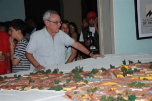 Eusebio Leal Spengler, director de la Red de Oficinas del Historiador y del Conservador de las Ciudades Patrimoniales, especialmente invitado al cumpleaños de Trinidad.