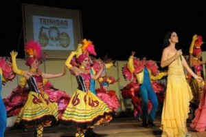 La gala devino homenaje de los artistas trinitarios a la tercera villa de Cuba.