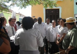 Lazo durante un intercambio con los participantes en el Primer Festival de Arte Culinario.