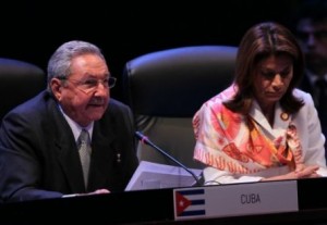 Raúl Castro, presidente de los Consejos de Estado y de Ministros de Cuba, cedió la presidencia Pro Tempore de la CELAC a Laura Chinchilla, mandataria de Costa Rica.
