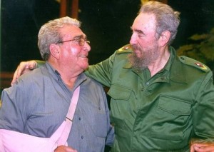 El Comandante del Ejército Rebelde Víctor Bordón junto al líder histórico de la Revolución Fidel Castro.