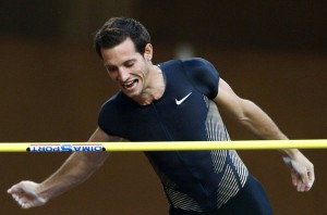 Lavillenie superó el record en presencia del propio Bubka en el mismo escenario de su marca el 21 de febrero de 1993.