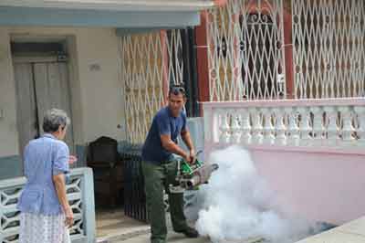 Varias zonas de la ciudad de Sancti Spíritus están siendo fumigadas sistemáticamente