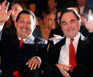 El Comandante Hugo Chávez junto al cineasta norteamericano Oliver Stone. 