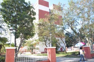 Vista del acceso al edificio desde la Avenida de los Mártires según el proyecto de rehabilitación para las áreas exteriores. 