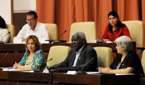 Presidencia de la Asamblea Nacional del Poder Popular durante la Primera Sesión Extraordinaria de la Octava Legislatura del órgano de gobierno.