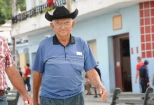 Siempre porta un sombrero, como todo buen campesino.