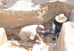 Próximo a la escalera se encontró una especie de cavidad amplia donde existían algunos restos humanos.