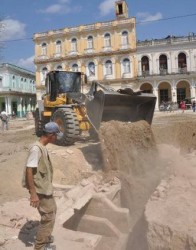 La escalera por la que se bajaba desde la iglesia construida allí a finales del siglo XVII hacia los nichos de enterramiento ya está de nuevo bajo tierra.