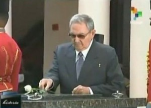 Raúl asiste al Cuartel de la Montaña para unirse en homenaje a un año de la siembra del Comandante Eterno Chávez (Foto: teleSUR)