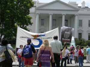 La solidaridad con los Cinco ha llegado a las puertas de la casa blanca.