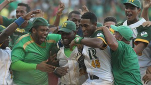 El jonrón de Madera convirtió en una fiesta al Capitán San Luis. Foto: Ismael Francisco/Cubadebate.