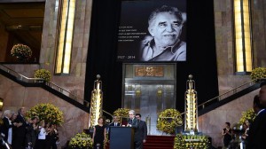 México despidió a García Márquez con una lluvia de flores amarillas. Foto AFP