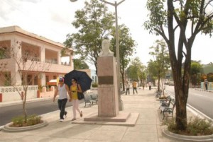 En la reconstrucción del paseo de la Avenida de los Mártires se empleó un árido que no era el más idóneo y todavía quedan allí deudas con la calidad.