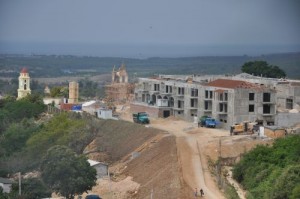 En la loma de la Vigía, donde acaba el barrio la Ermita Nuestra Señora de la Candelaria de La Popa, se alza el hotel Pansea.