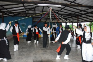 El grupo cabaiguanense mantiene casi intacta la tradición danzaria de las Islas Canarias. 