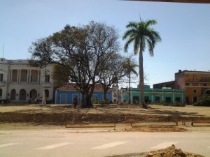 Este martes quedaron enterradas las última de las evidencias arqueológicas halladas en el parque Serafín Sánchez. 