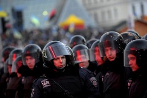 Rusia pide a Ucrania de desistir de preparativos militares para enfrentar las protestas. (foto: EFE)