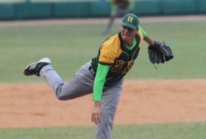 Yosvany Torres abrió y ganó el juego del Campeonato para Pinar del Río.