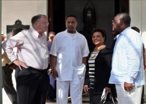 Los congresistas de Estados Unidos, de izquierda a derecha: Sam Farr, Emanuel Cleaver, Barbara Lee y Gregory W. Meeks conversan al concluir una rueda de prensa. (foto EFE).