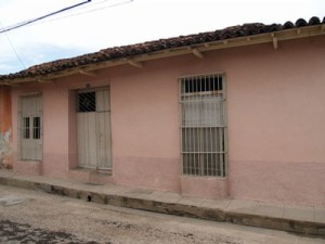 Recientemente remozada, esta casa disimula con garbo sus 321 años. 