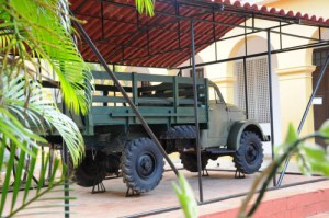 El camión Gaz-51 y la lancha rápida recibieron también restauración capital.