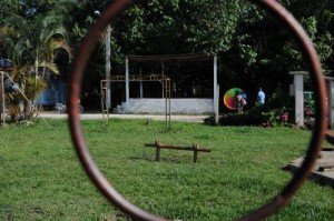 El parque infantil de la localidad de Banao espera por una reparación capital. 