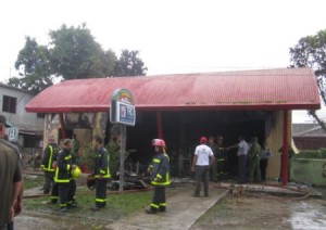 Extinguen incendio en establecimiento comercial de Zaza del Medio (Foto: Marlys Rodríguez Francisco)