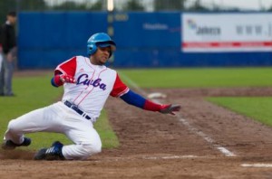 Yulieski jugará con el equipo Yokohama Dena Baystars, de la Liga Profesional de béisbol japonés.