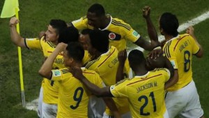 Un sensacional doblete de James Rodríguez permitió a Colombia seguir con su inmaculada trayectoria en el Mundial de Brasil.