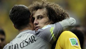 Julio César y David Luiz figuraron entre los más destacdos por Brasil.