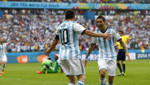 Un par de goles del astro Lionel Messi favorecieron el triunfo argentino.