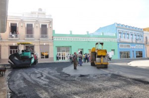 Las calles que rodean el parque Serafín Sánchez fueron totalmente asfaltadas. 