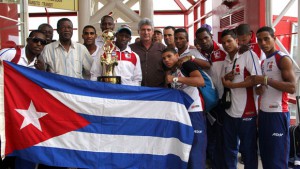 Miguel Diaz-Canel acudió a recibir a los Boxeadores que ganaron la Serie MUndial de Boxeo en Kasajastan. Foto: Ismael Francisco/Cubadebate.