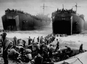 El 6 de junio tomaron tierra 156 000 combatientes aliados en un sector de 80 kilómetros de ancho en la costa francesa del Canal de la Mancha .