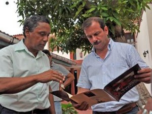 Fernando visitas a sitios de interés histórico, económico y social de la provincia más al este de Cuba.