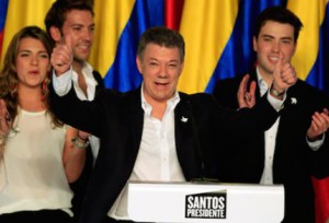 Santos se impuso con el 50,59 por ciento de los votos .