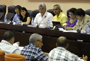 Díaz Canel asistió a los debates de la comisión de Educación, Cultura, Ciencia, Tecnología y Medio Ambiente. Foto: AIN