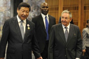 Raúl y Xi Jinping tras la entrega de la Orden José Martí al mandatario visitante. Foto AIN.