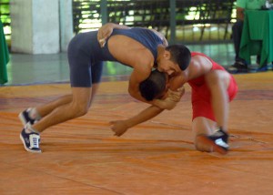 La lucha libre escolar tuvo su escenario en la EIDE agramontina. Foto AIN 