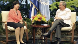 Raúl recibió este lunes a las doctoras Margaret Chan, directora general de la OMS.