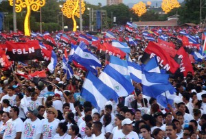 Durante la multitudinaria conmemoración se dio lectura a los mensajes enviados por Fidel y Raúl Castro al presidente Daniel Ortega.