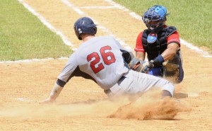 Cuba mostró una buena defensa, que respaldó a su efectivo pitcheo para ganmar invicto el tope frente a EE.UU. Foto AIN.