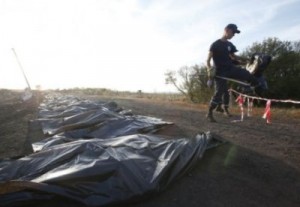 Los equipos de rescate han encontrado ya 251 cadáveres de las 298 personas que viajaban en el avión.