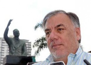 Osvaldo Andrade rindió homenaje al exmandatario de su país Salvador Allende.
