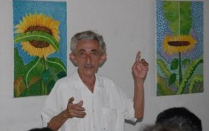 Lamadrid fue instructor de arte, graduado de la primera promoción del país en 1965.