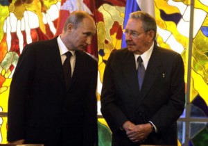 raul junto a putin tras la firma de acuerdos